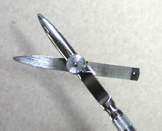 Cross hinged ruling pen showing jaws in open position